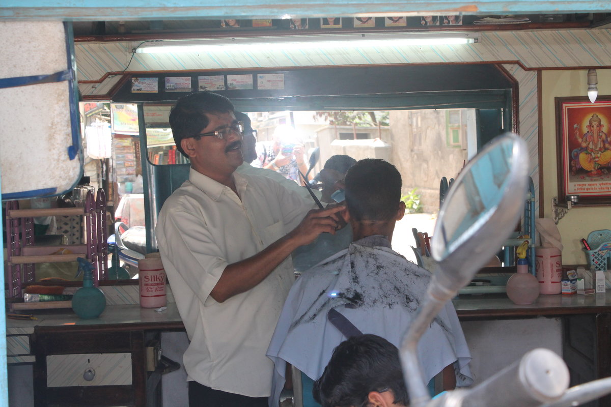 парикмахер за работой Индия - maikl falkon 