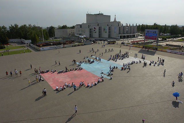 Самый большой флаг в мире нарисованный мелками на асфальте - Рэм Медянский