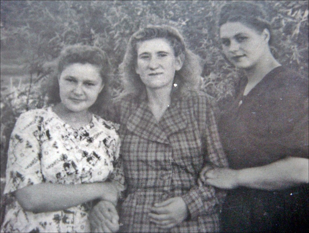 Три подруги. 1954 год - Нина Корешкова