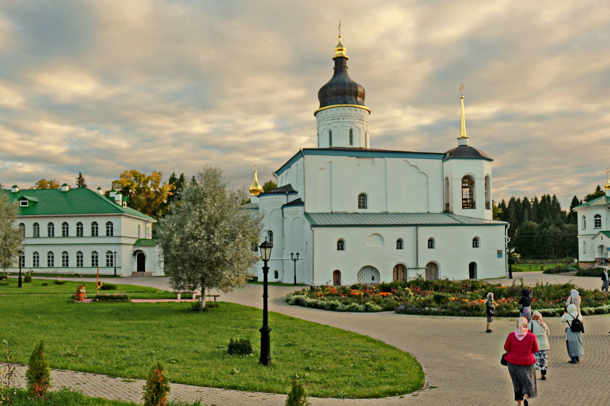 Спасо-Елеазаров монастырь. - Олег Попков