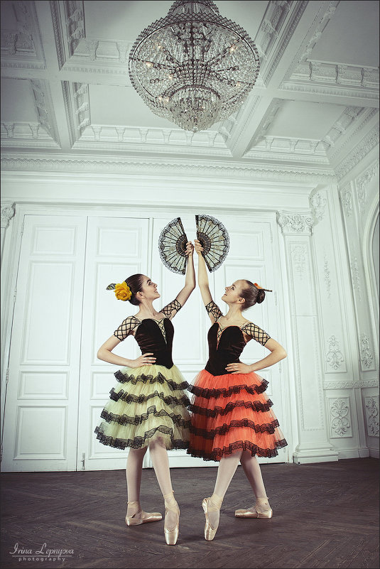 Танцовщицы в испанских нарядах - Ирина Лепнёва