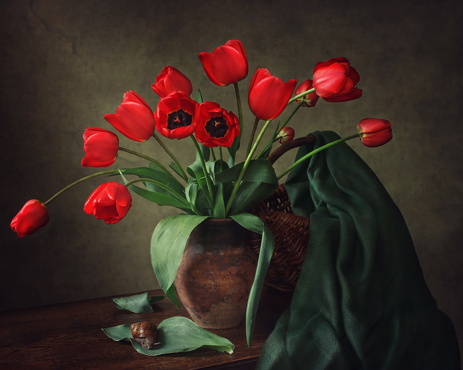 Натюрморт с красными тюльпанами - Ирина Приходько