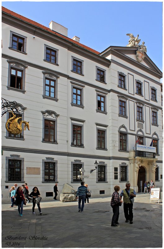 Здание бывшего Венгерского парламента (1536 - 1848) в Братиславе, столице Словакии... - Dana Spissiak