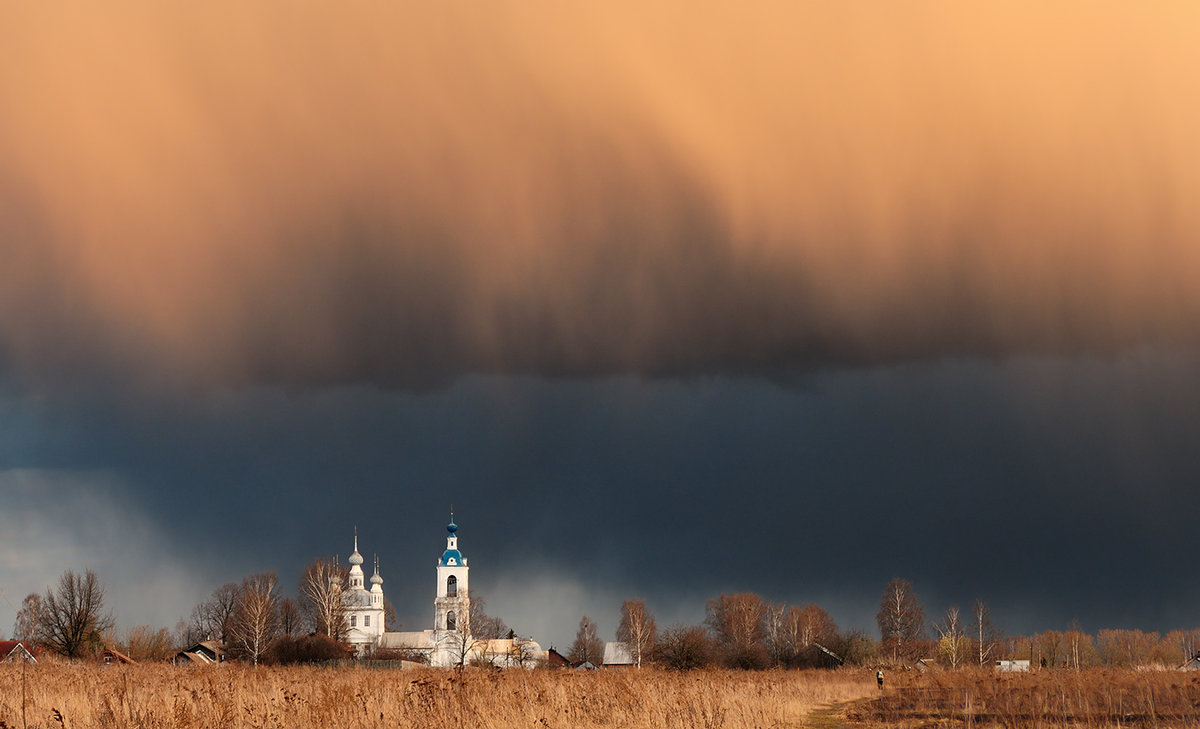 Облака над Церковью