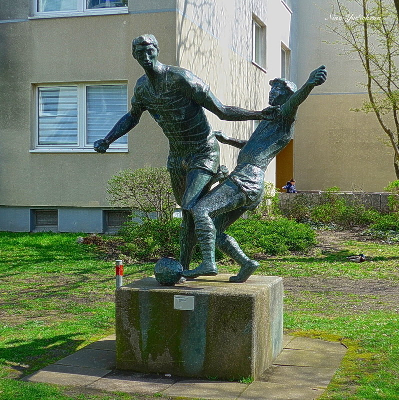 Hamburg. Zwei Fußballspieler. Gerhard Brandes - Nina Yudicheva