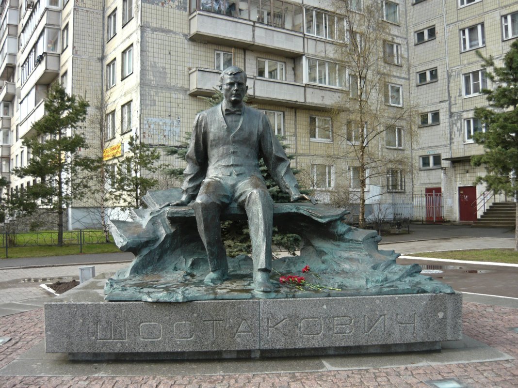 Памятник Шостаковичу - Вера Щукина