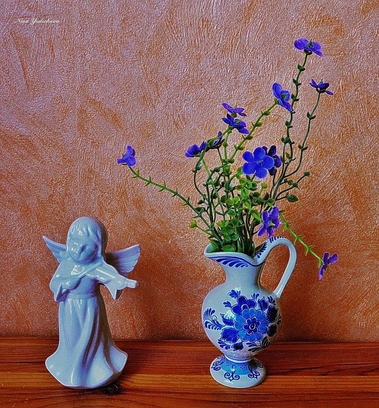 Ангелочек и кувшинчик с цветочками - Nina Yudicheva