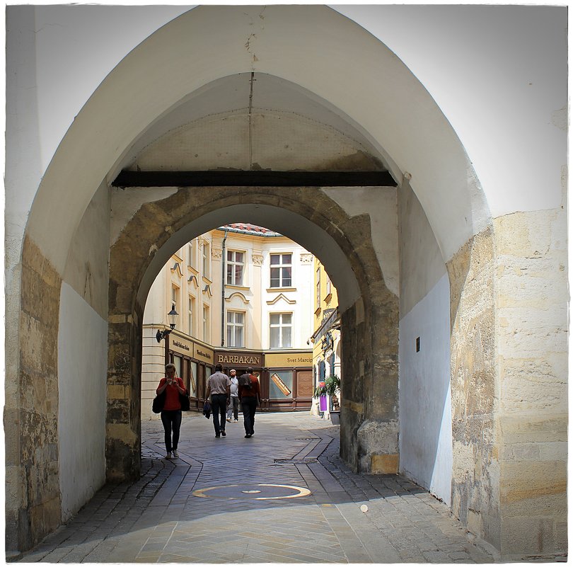 Братислава (столица Словакии): арка Михаиловских ворот... - Dana Spissiak