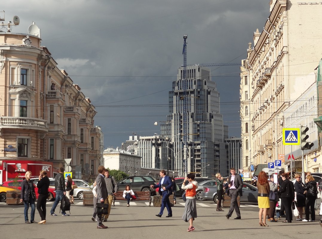 Свинцовое небо пахнет грозой. - Наталья Иванова