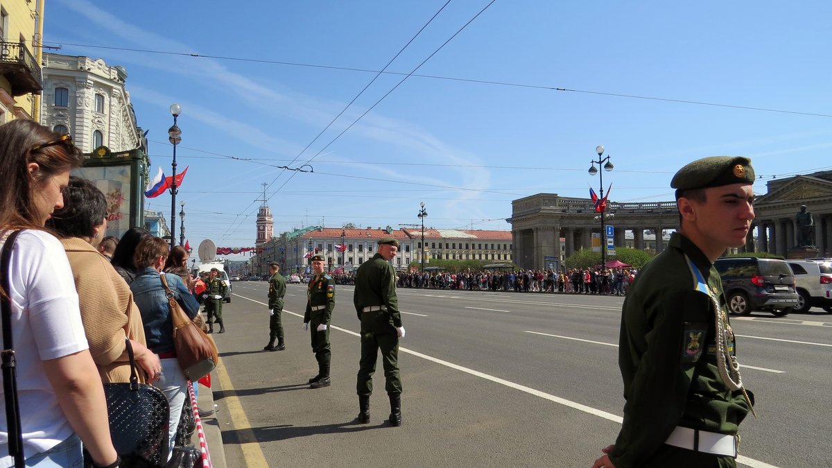 До Бессмертного полка ещё час - Вера Щукина