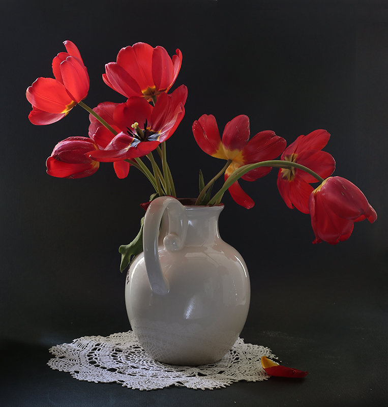 Красные тюльпаны - Татьяна Карачкова
