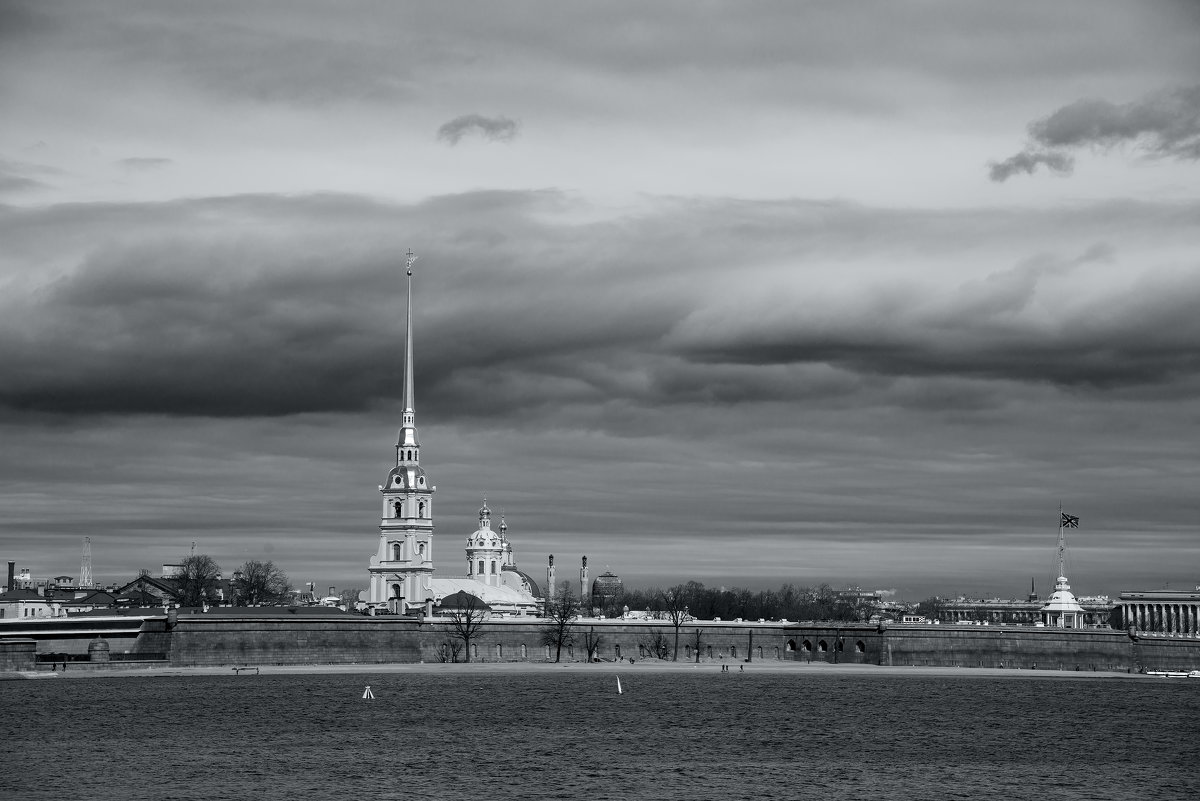 Облака над Петропавловской крепостью - Виктор М