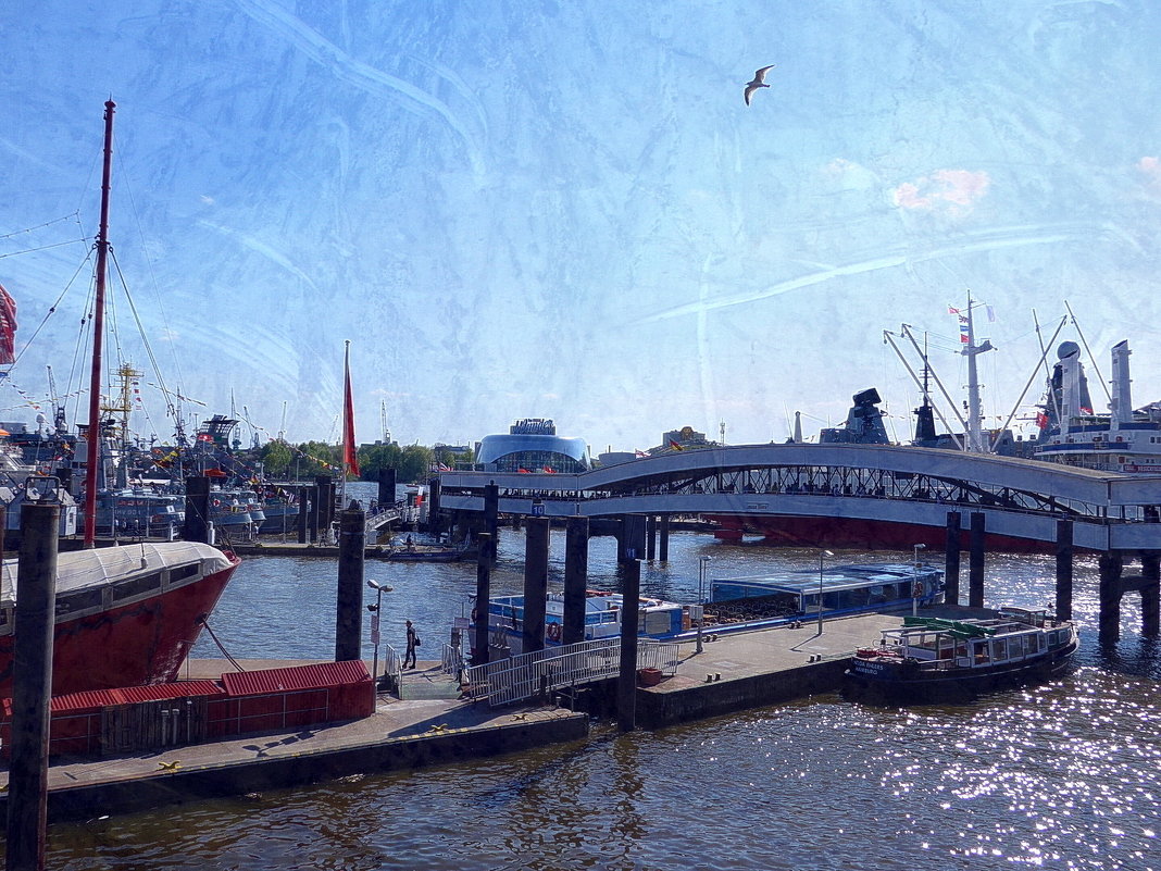 Überseebrücke. Hafen. Hamburg - Nina Yudicheva