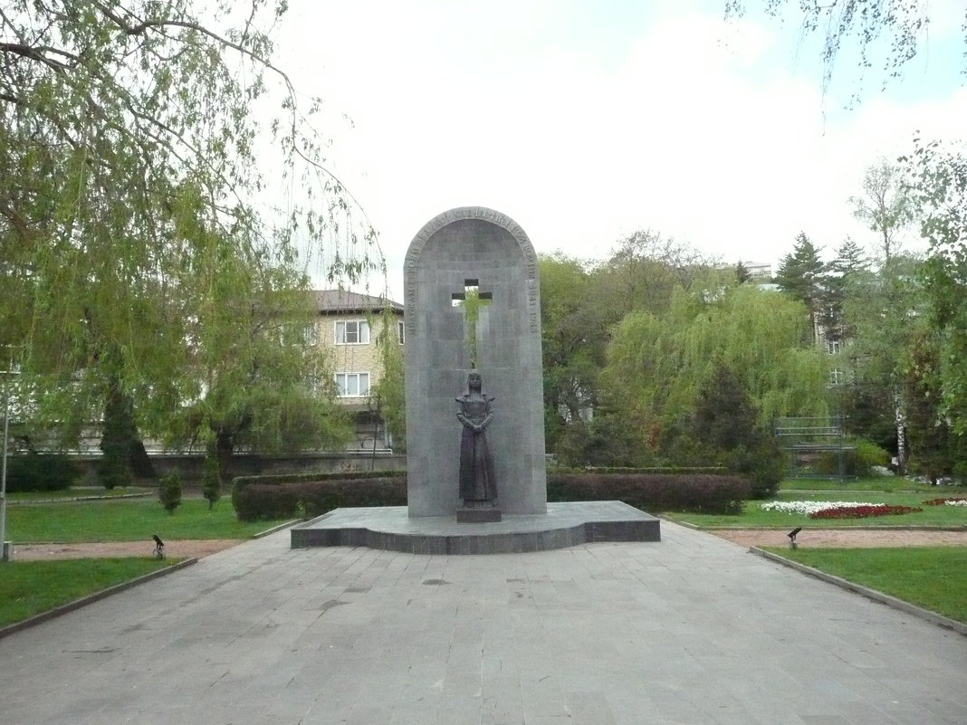 Памятник героям-медикам - Виктор 