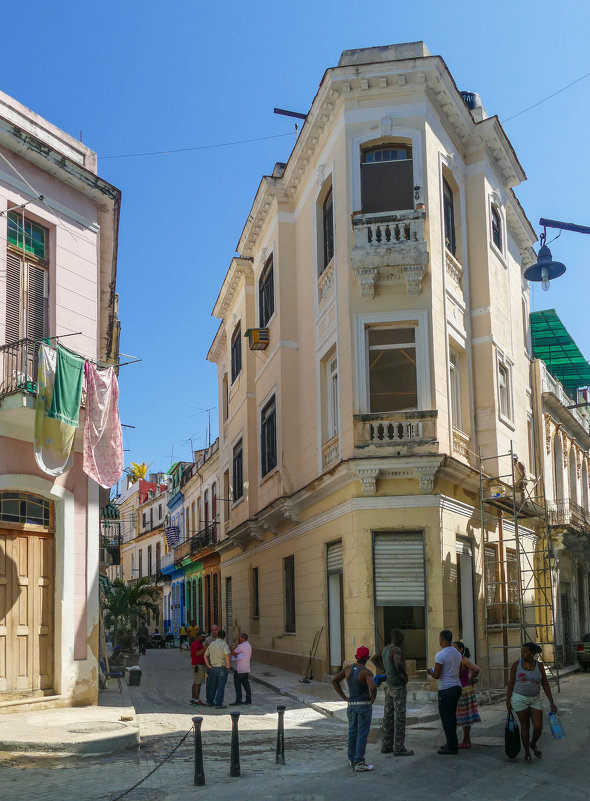 Реставрируемая улочка в Гаване. Куба - Юрий Поляков
