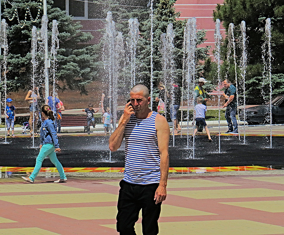 Перед фонтаном - Валерий Дворников