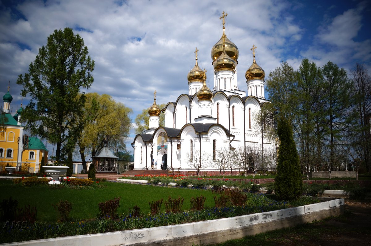 Свято Никольский женского монастырь зимой