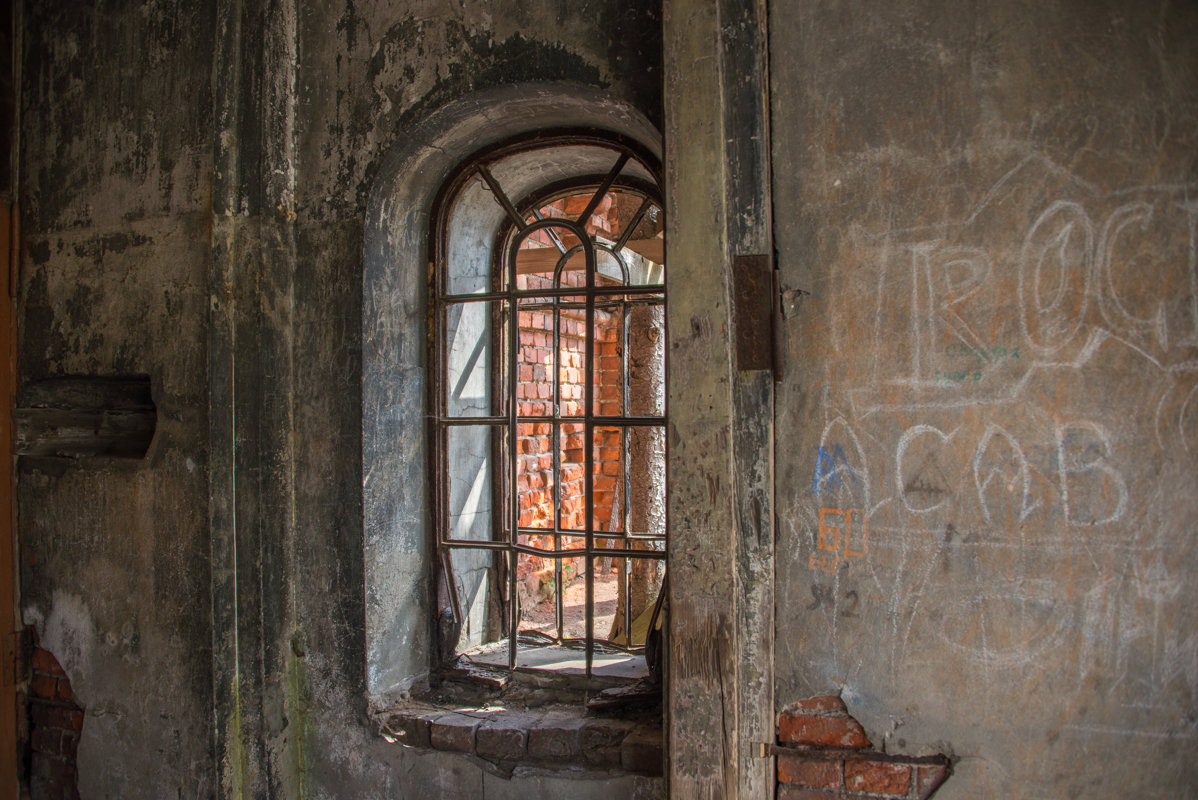 окно разграбленного собора (г. Юрьев Польский) - Svetlana AS