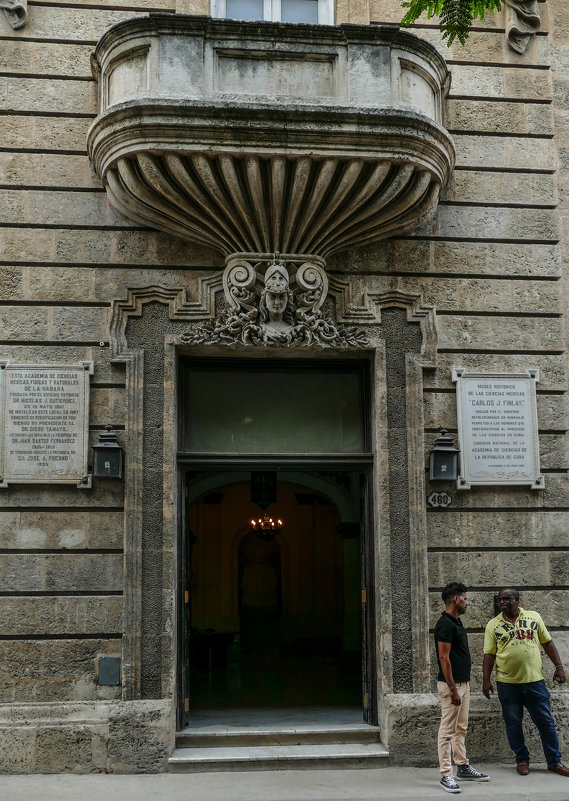 Вход в здание Истории Академии Наук в Гаване (1861 г., Куба) - Юрий Поляков