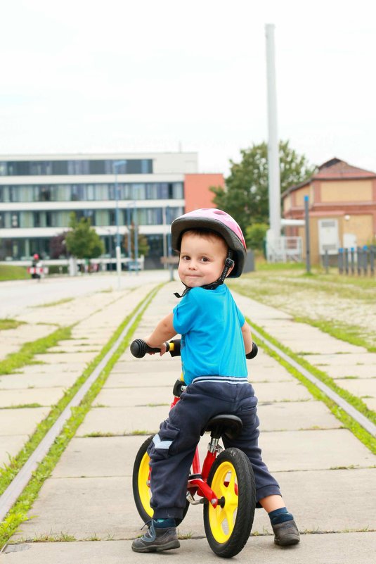 Мальчик В.на велосамокате - Наталья 