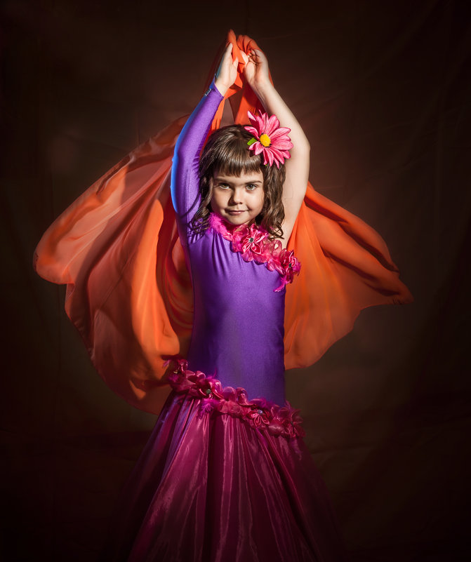 Девочка танцующая с платком - Олег Дроздов