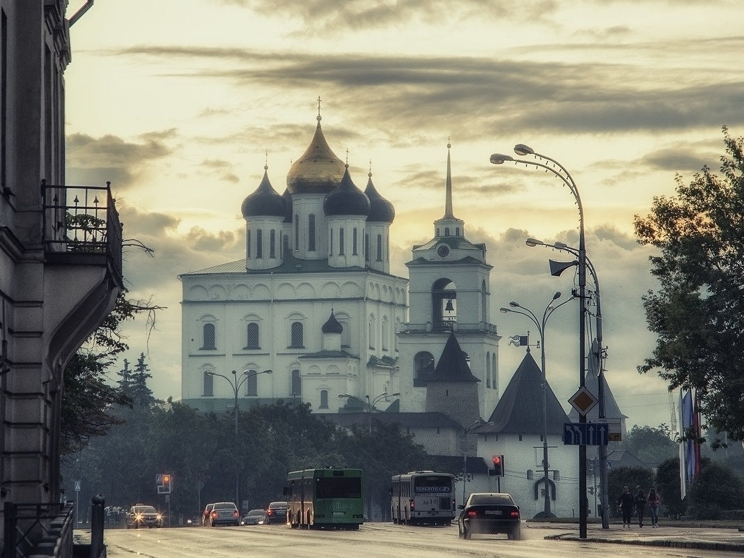 Вечность над городом - Елизавета Вавилова