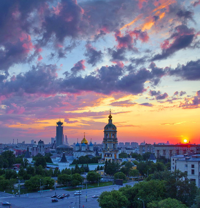 Новоспасский монастырь на закате дня - Евгений Голубев