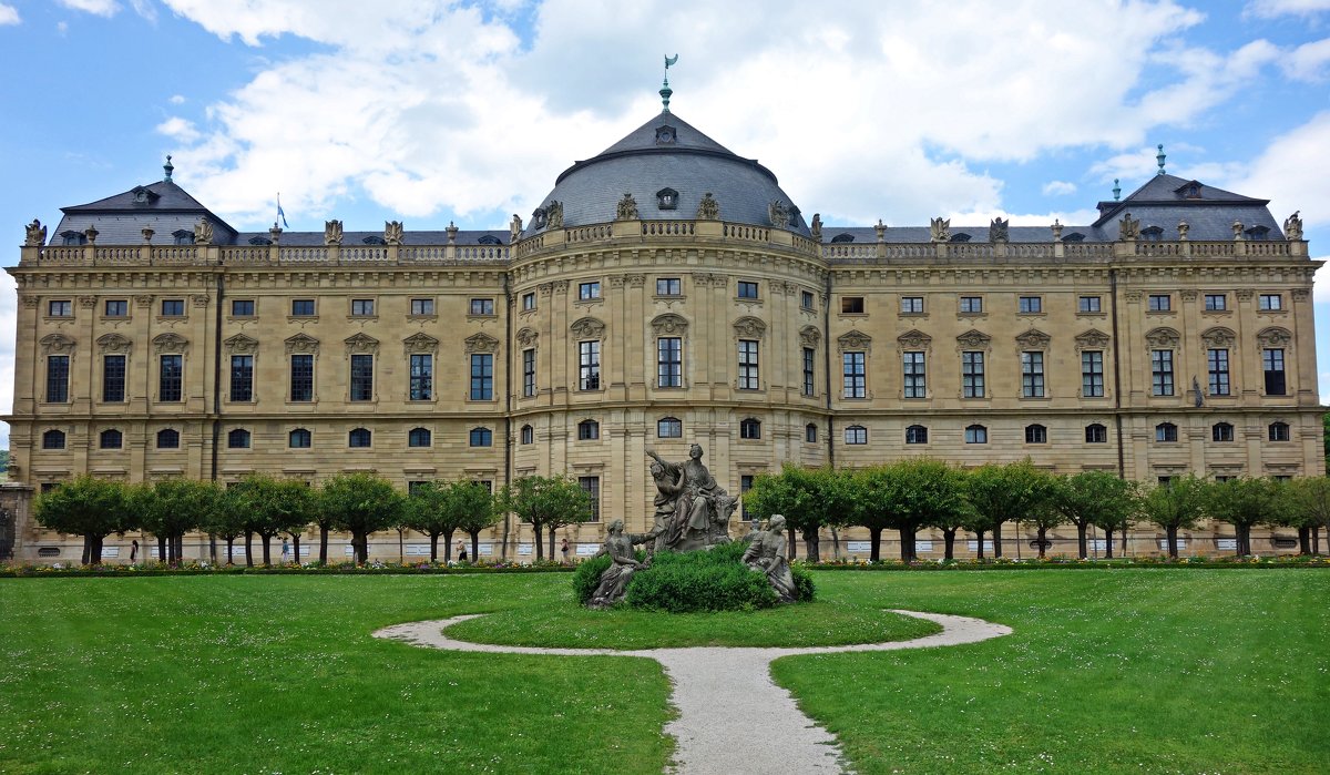Резиденция архиепископа и дворцовый парк в Вюрцбурге - Galina Dzubina