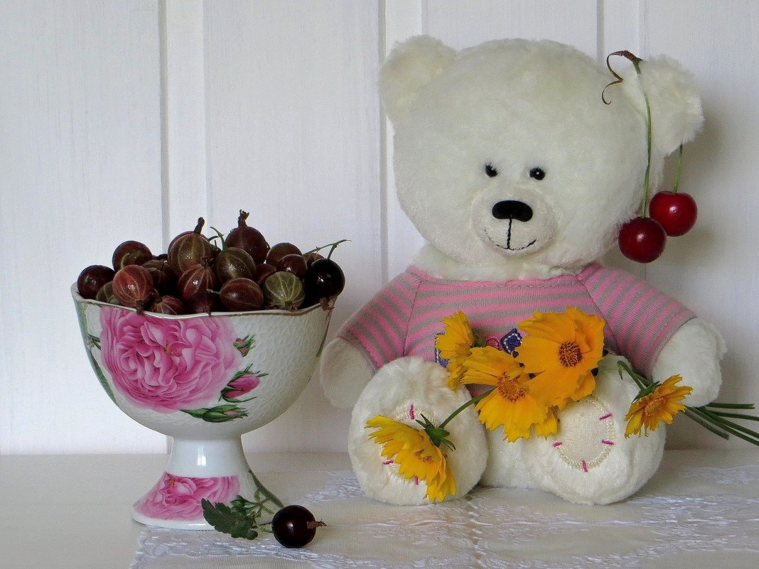 С летними ягодами и цветами - Татьяна Смоляниченко