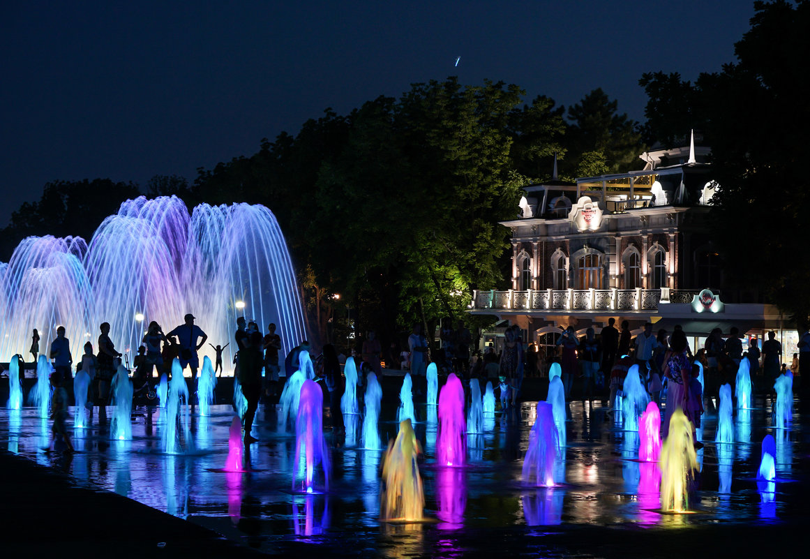 Цветные фонтаны в Краснодаре - Андрей Майоров