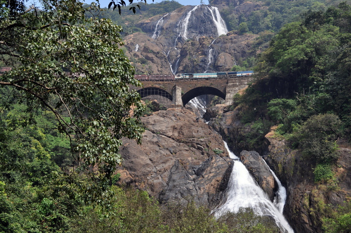 Индия, провинция Гоа, водопад - Vladimir Lisunov