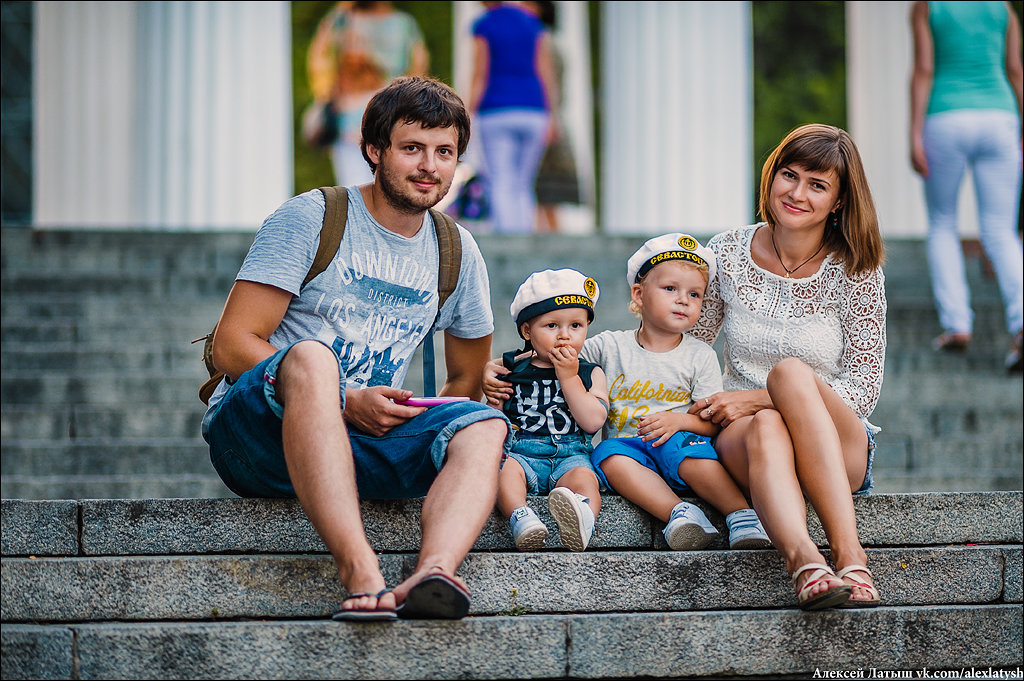 Счастливая семья - Алексей Латыш