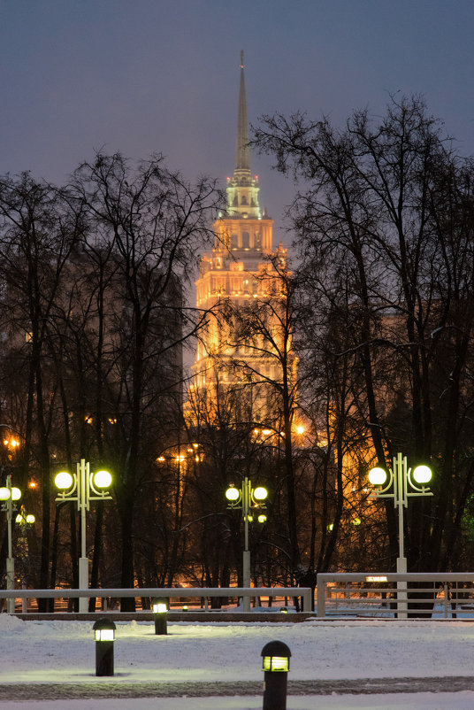 Огни Москвы. - Владимир Безбородов