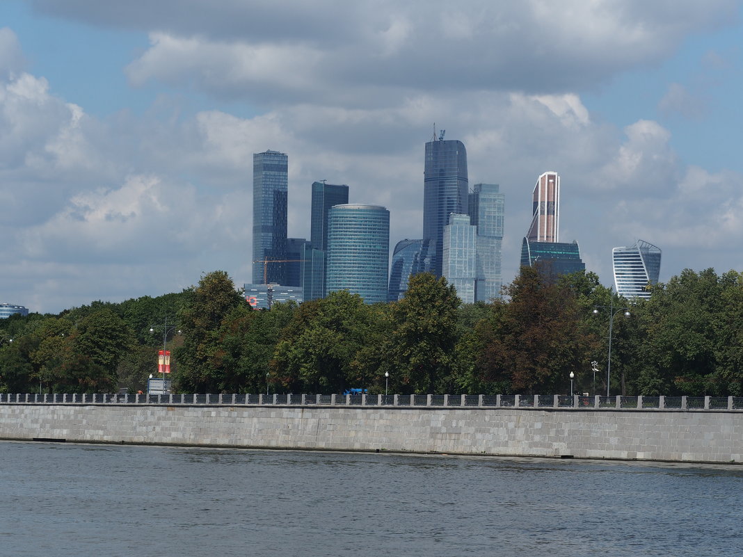 Вид на Москва-Сити с Москвы-реки - Сергей Михальченко