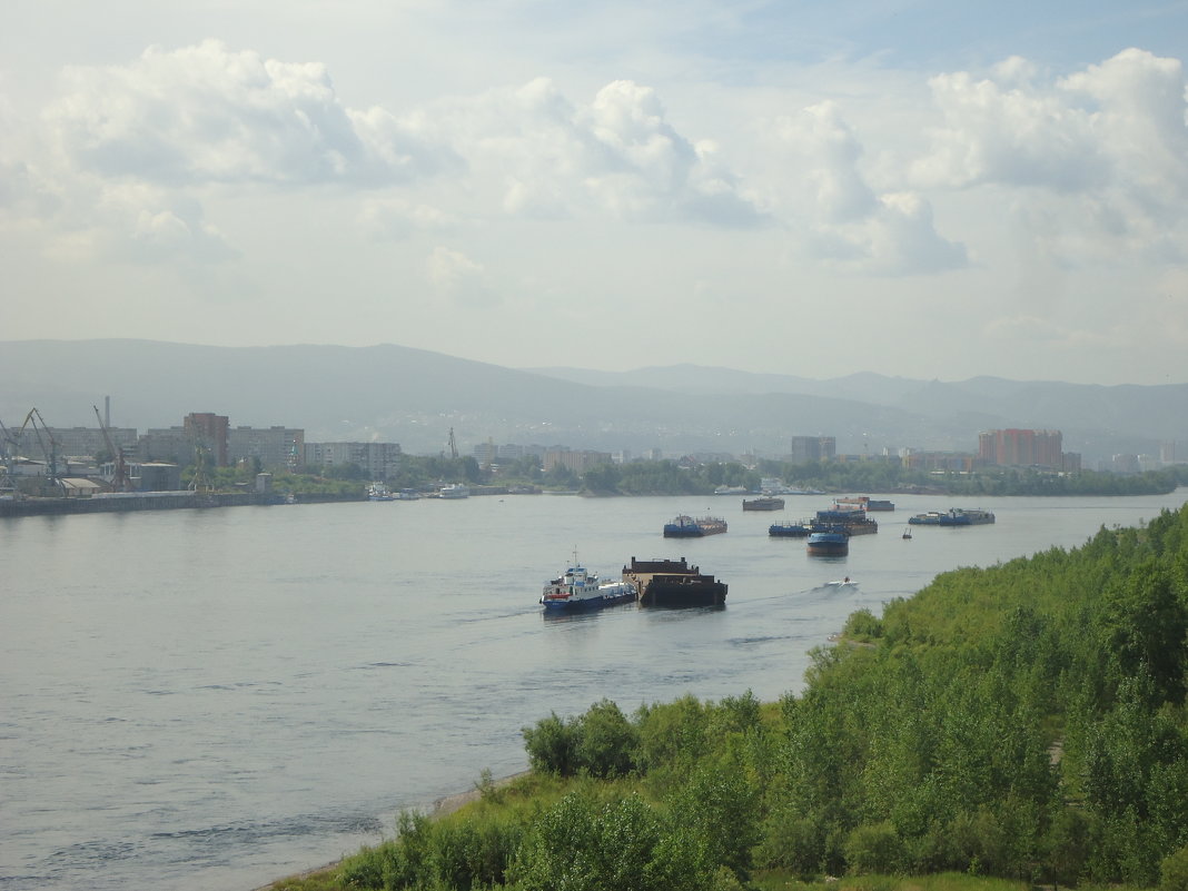 На Енисее - Лариса Рогова