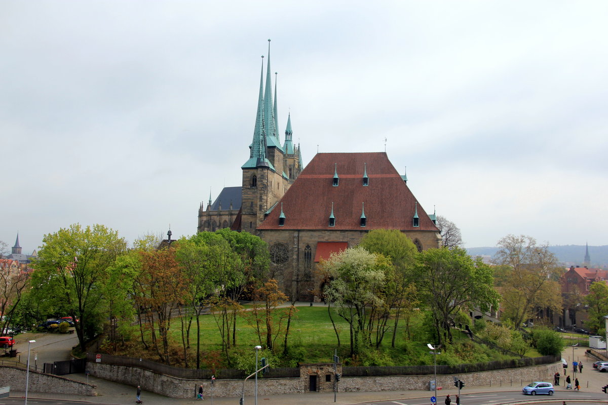 кафедральный собор Эрфурта (1170 год) и церковь святого Севера (1148 год). - Olga 