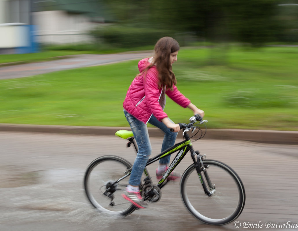 Девочка с велосипедом - Эммль Buturlin