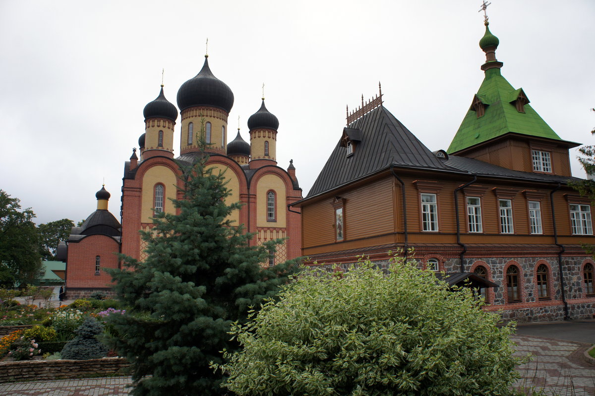 Успенский собор и Симеоно-Аннинская церковь (1895 год), объединенная с трапезной - Елена Павлова (Смолова)