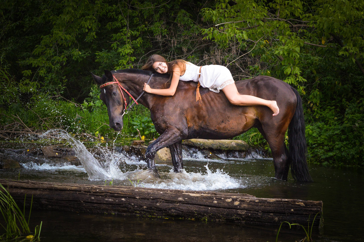 Девушка на лошади - Анастасия Капустина