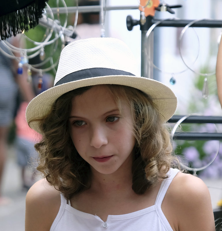 Girl in a hat. - Alexander Hersonski