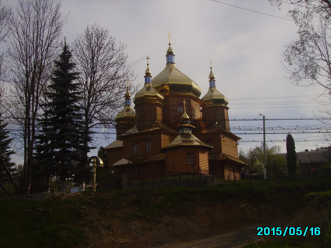 Деревянный   храм   в   Ворохте - Андрей  Васильевич Коляскин