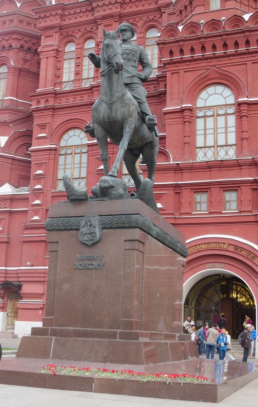 Памятник Жукову - Вера Щукина