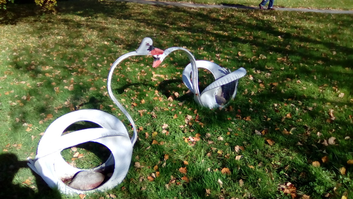Скульптура "Два лебедя". (Санаторий "Заря", п. Репино) - Светлана Калмыкова