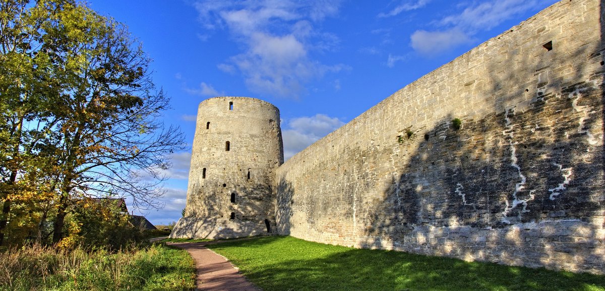 Стены Изборской крепости - Константин 