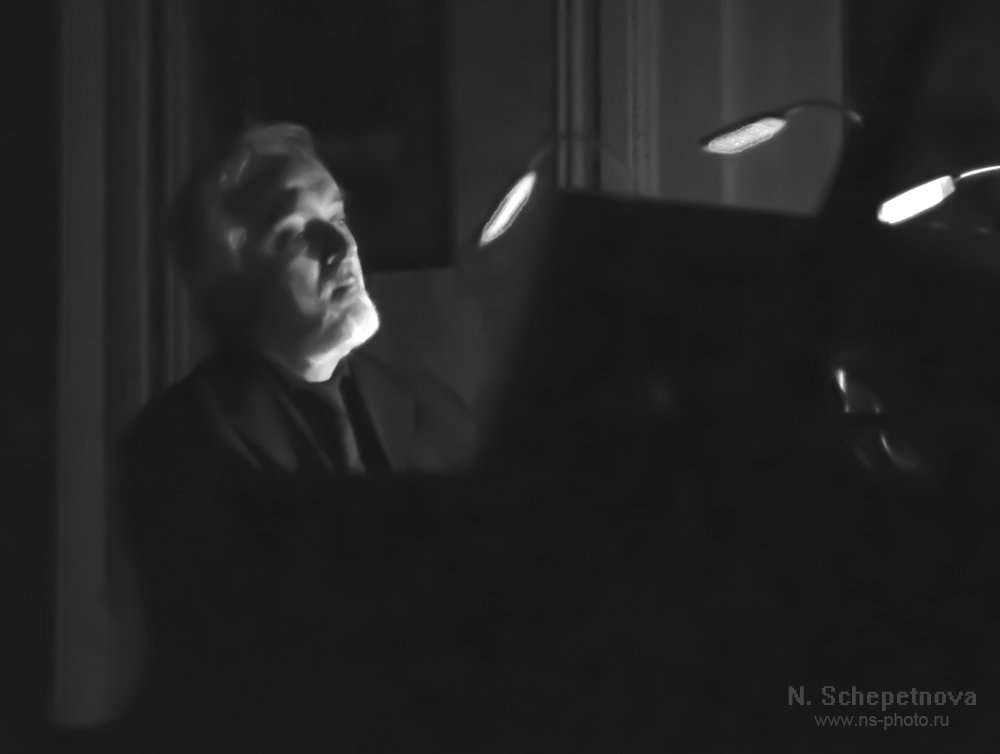 Потрясающий музыкант Антонио Сория (Antonio Soria) играет без света. - Наталья Щепетнова