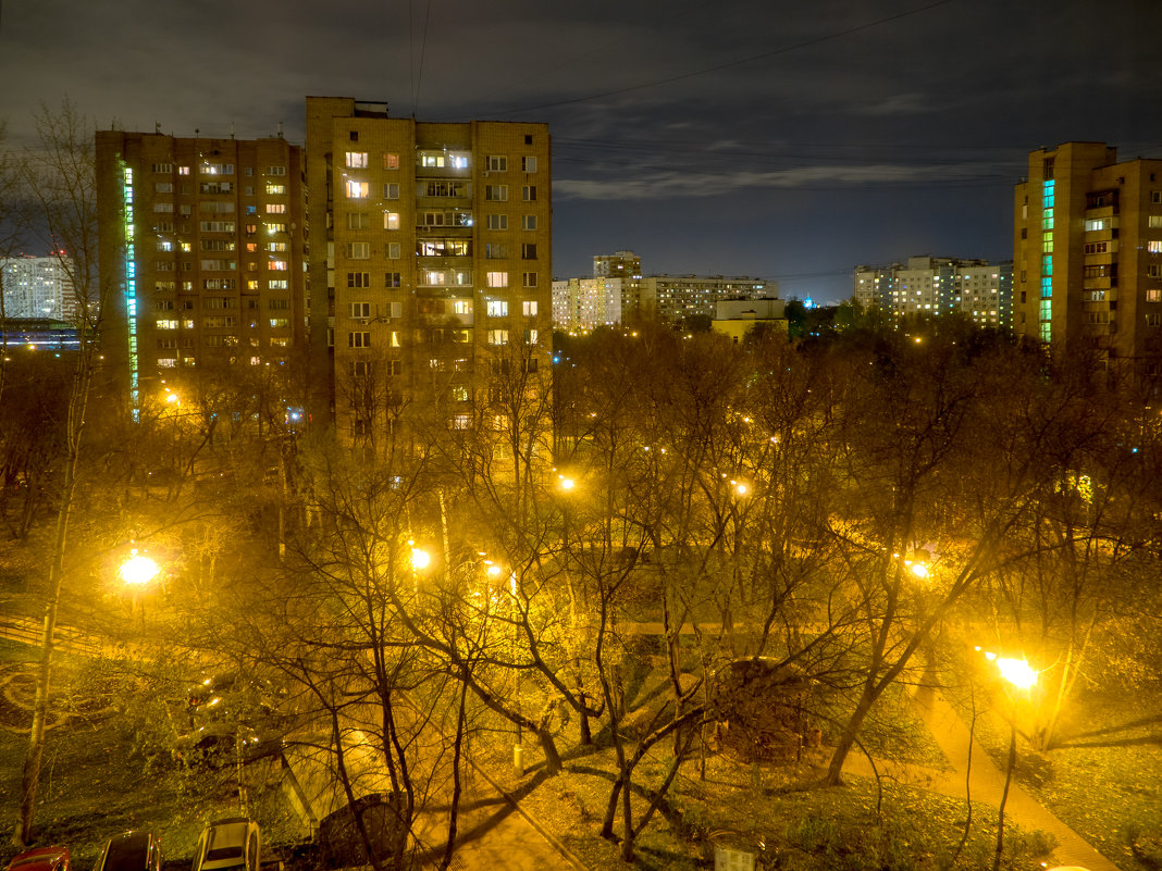 ночной вид из окна через стекло - Александр Шурпаков