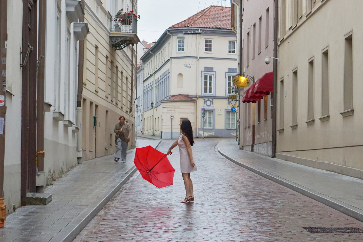 Девушка с зонтом. - Лана 