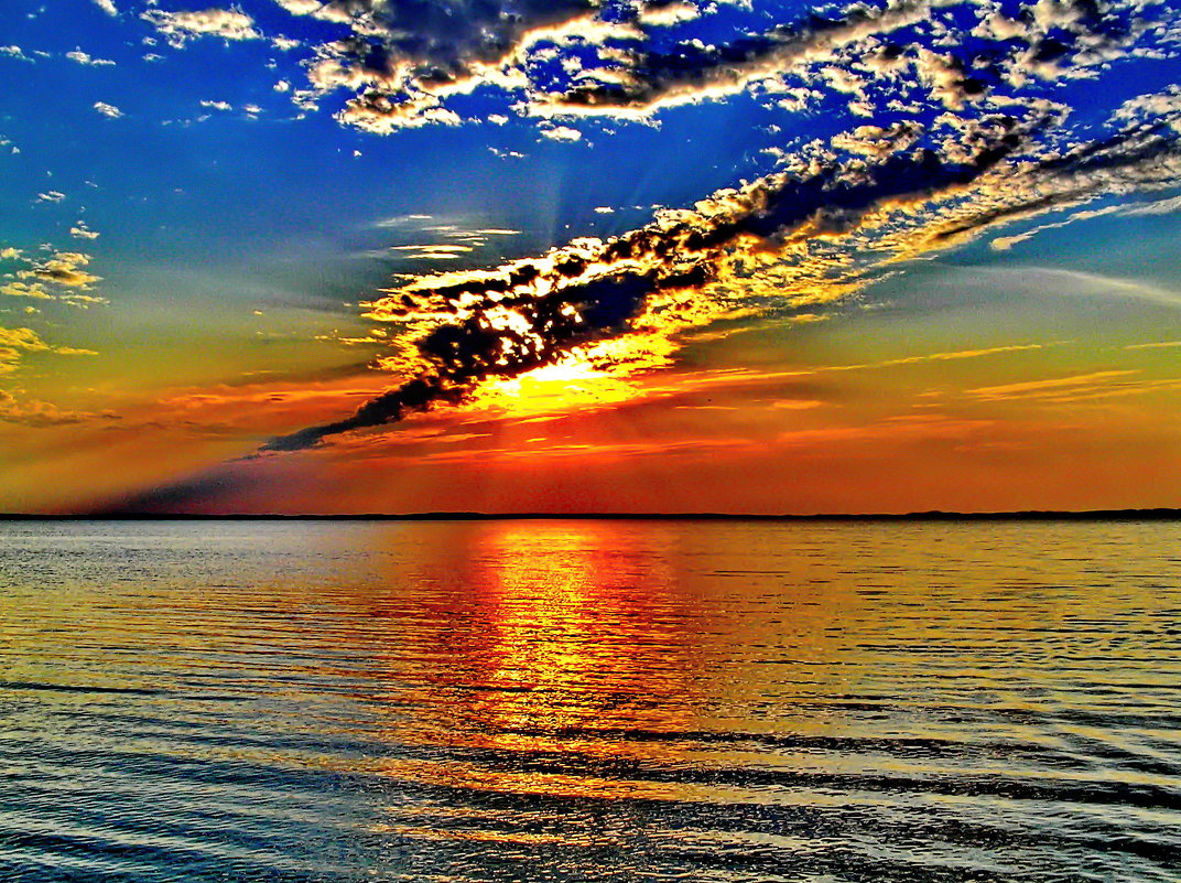 Красочный закат на озере Янисярви. - Владимир Ильич Батарин