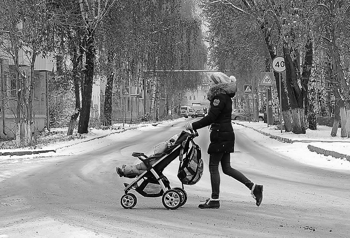 Девушка, коляска с ребенком и думы - Марина Marina