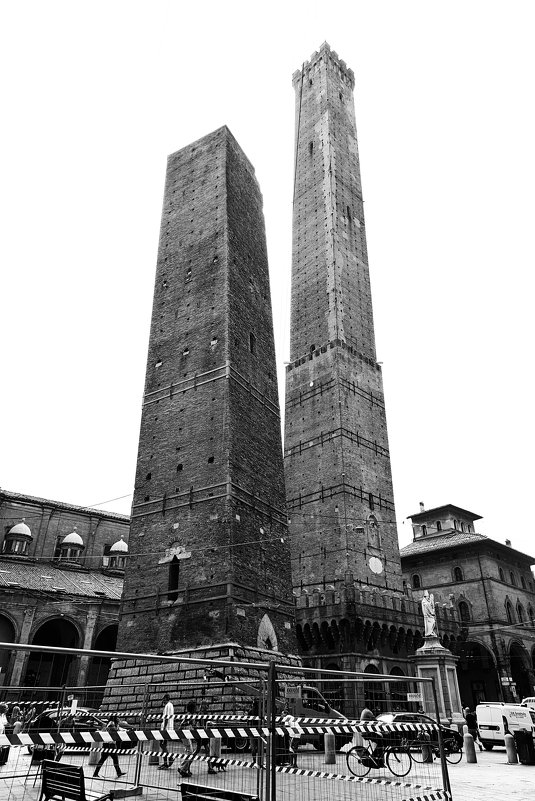 Падающие башни, Болонья, Италия - Larisa Ulanova